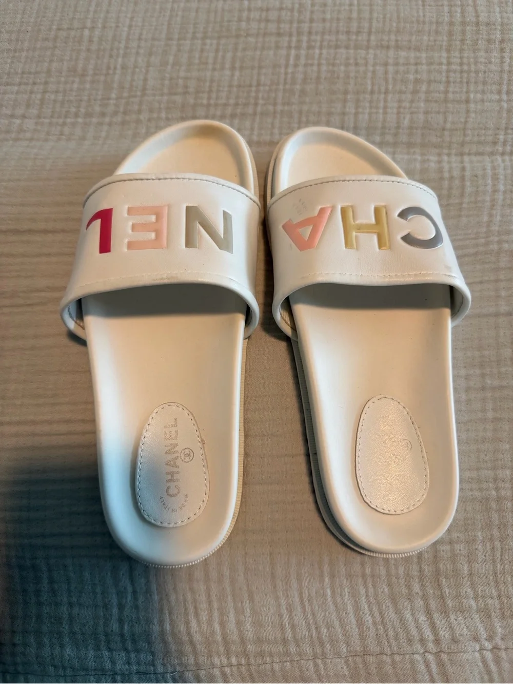 CH@NE** White Slide Sandals with Pastel Logo Letters - Picture 1 of 6